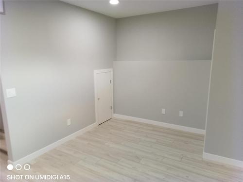 647 Toronto Street, Winnipeg, MB - Indoor Photo Showing Other Room