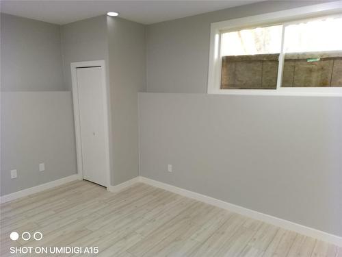 647 Toronto Street, Winnipeg, MB - Indoor Photo Showing Other Room