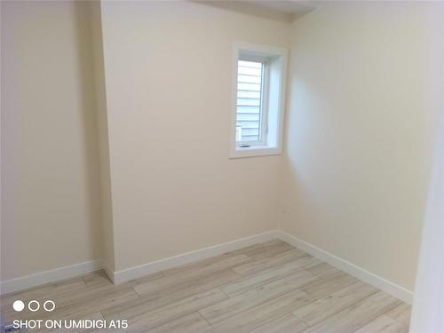 647 Toronto Street, Winnipeg, MB - Indoor Photo Showing Other Room