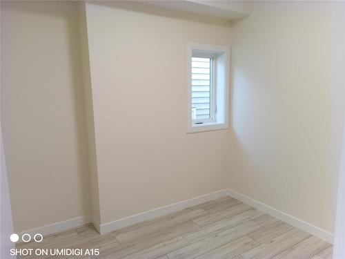 647 Toronto Street, Winnipeg, MB - Indoor Photo Showing Other Room