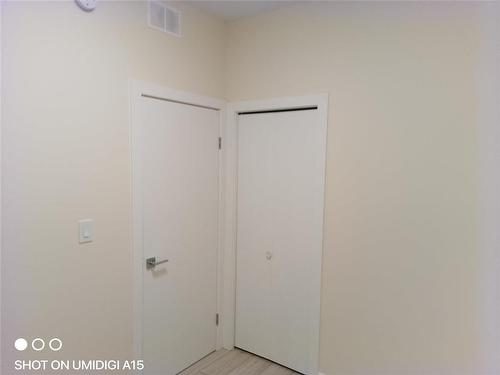 647 Toronto Street, Winnipeg, MB - Indoor Photo Showing Other Room