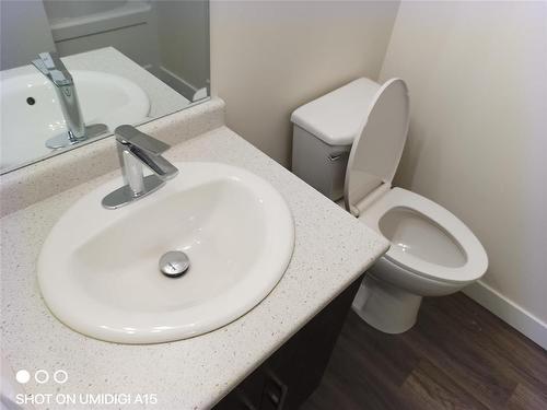647 Toronto Street, Winnipeg, MB - Indoor Photo Showing Bathroom