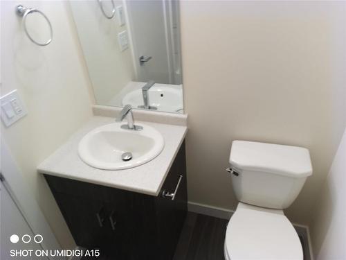 647 Toronto Street, Winnipeg, MB - Indoor Photo Showing Bathroom