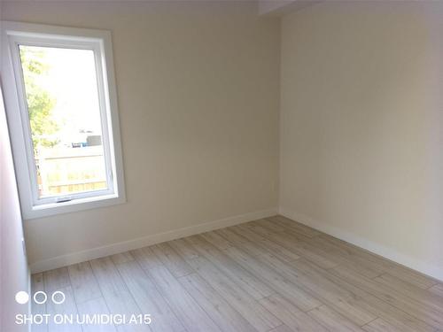 647 Toronto Street, Winnipeg, MB - Indoor Photo Showing Other Room