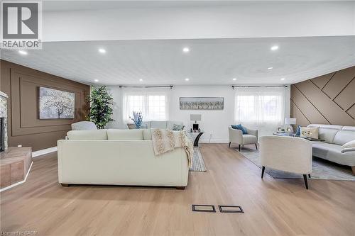 120 Second Road E, Stoney Creek, ON - Indoor Photo Showing Living Room