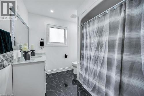 120 Second Road E, Stoney Creek, ON - Indoor Photo Showing Bathroom