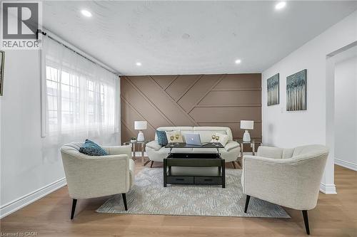 120 Second Road E, Stoney Creek, ON - Indoor Photo Showing Living Room