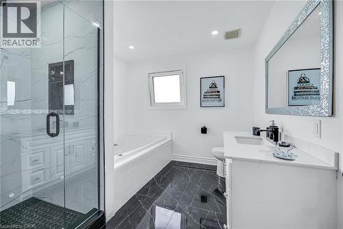 120 Second Road E, Stoney Creek, ON - Indoor Photo Showing Bathroom