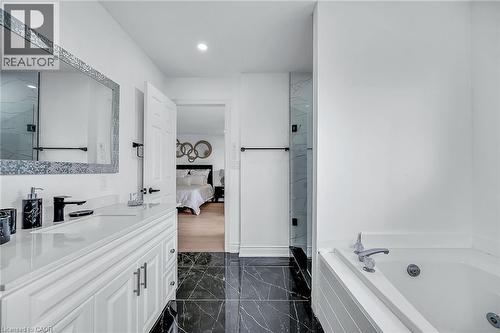 120 Second Road E, Stoney Creek, ON - Indoor Photo Showing Bathroom