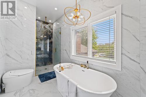 730 Hyde Road, Burlington, ON - Indoor Photo Showing Bathroom