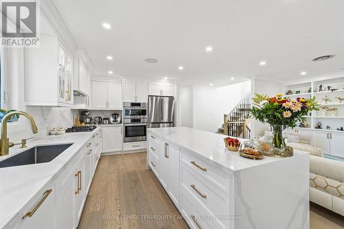 730 Hyde Road, Burlington, ON - Indoor Photo Showing Kitchen With Upgraded Kitchen