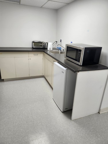 Dinette - 200-2225 Boul. Hymus, Dorval, QC - Indoor Photo Showing Kitchen With Double Sink