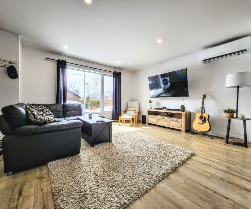 Salon - 2175 Rue Pierre-Matte, Shawinigan, QC - Indoor Photo Showing Living Room