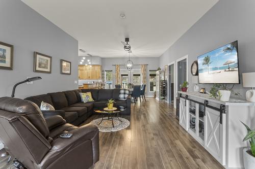 1087 Bear Brook Road, Arrow Creek, BC - Indoor Photo Showing Living Room