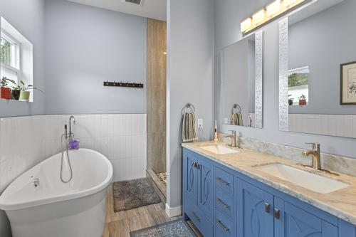 1087 Bear Brook Road, Arrow Creek, BC - Indoor Photo Showing Bathroom