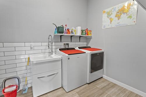 1087 Bear Brook Road, Arrow Creek, BC - Indoor Photo Showing Laundry Room