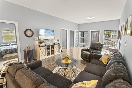 1087 Bear Brook Road, Arrow Creek, BC - Indoor Photo Showing Living Room