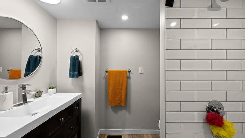 54-1435 Summit Drive, Kamloops, BC - Indoor Photo Showing Bathroom