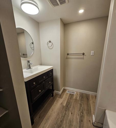 54-1435 Summit Drive, Kamloops, BC - Indoor Photo Showing Bathroom