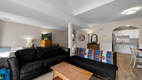 54-1435 Summit Drive, Kamloops, BC - Indoor Photo Showing Living Room