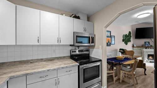 54-1435 Summit Drive, Kamloops, BC - Indoor Photo Showing Kitchen