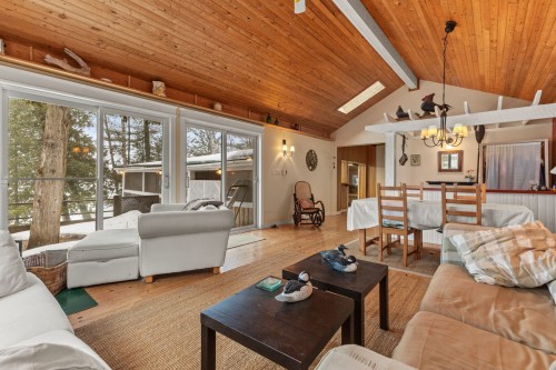 Vue d'ensemble - 6 Ch. De La Mer-Bleue, Messines, QC - Indoor Photo Showing Living Room