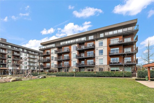 402-2500 Hackett Cres  Central Saanich, BC V8M 0C1