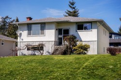 538 Warren Ave Saanich, BC V8Z 2J3