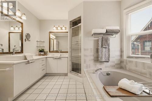 50 Edgewater Drive, Hamilton, ON - Indoor Photo Showing Bathroom