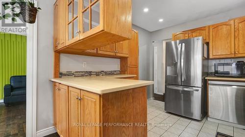 32 Brando Crescent, Ottawa, ON - Indoor Photo Showing Kitchen