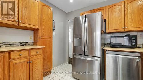 32 Brando Crescent, Ottawa, ON - Indoor Photo Showing Kitchen