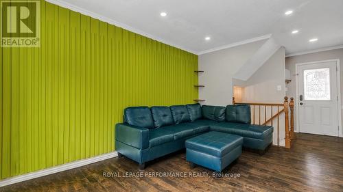 32 Brando Crescent, Ottawa, ON - Indoor Photo Showing Living Room