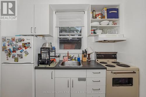 194 Augusta apt 1 - 194 Augusta Street, Ottawa, ON - Indoor Photo Showing Kitchen