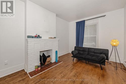 194 Augusta apt 2 - 194 Augusta Street, Ottawa, ON - Indoor With Fireplace