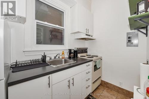 194 Augusta apt 2 - 194 Augusta Street, Ottawa, ON - Indoor Photo Showing Kitchen