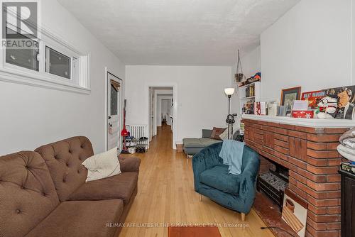 194 Augusta apt 2 - 194 Augusta Street, Ottawa, ON - Indoor Photo Showing Living Room With Fireplace