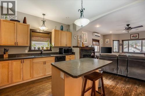 704 Fell Street, Nelson, BC - Indoor Photo Showing Kitchen With Double Sink