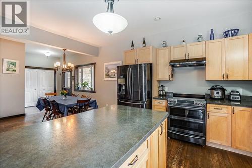 704 Fell Street, Nelson, BC - Indoor Photo Showing Kitchen