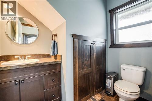 704 Fell Street, Nelson, BC - Indoor Photo Showing Bathroom