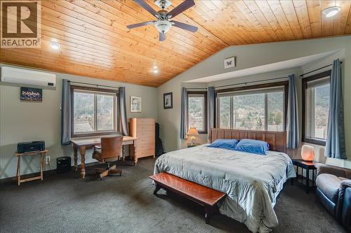 704 Fell Street, Nelson, BC - Indoor Photo Showing Bedroom