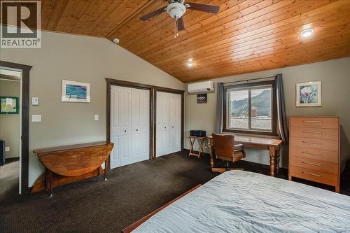 704 Fell Street, Nelson, BC - Indoor Photo Showing Bedroom