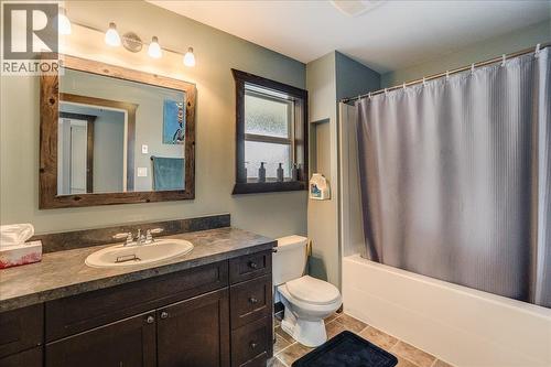 704 Fell Street, Nelson, BC - Indoor Photo Showing Bathroom