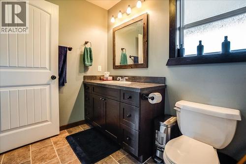 704 Fell Street, Nelson, BC - Indoor Photo Showing Bathroom