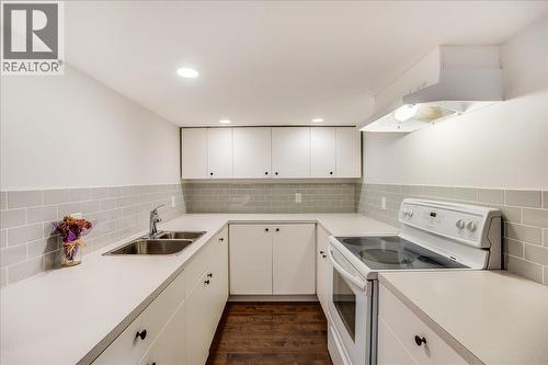 704 Fell Street, Nelson, BC - Indoor Photo Showing Kitchen With Double Sink