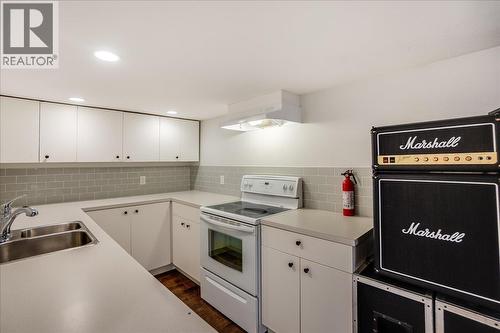 704 Fell Street, Nelson, BC - Indoor Photo Showing Kitchen With Double Sink
