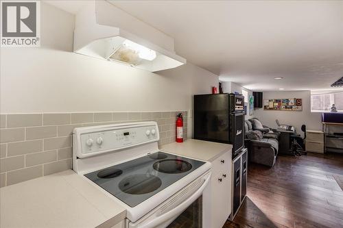 704 Fell Street, Nelson, BC - Indoor Photo Showing Kitchen
