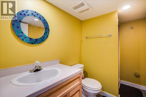 704 Fell Street, Nelson, BC - Indoor Photo Showing Bathroom