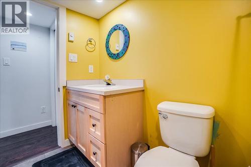 704 Fell Street, Nelson, BC - Indoor Photo Showing Bathroom
