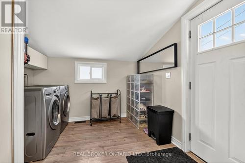 325 Crowland Avenue, Welland (Lincoln/Crowland), ON - Indoor Photo Showing Laundry Room