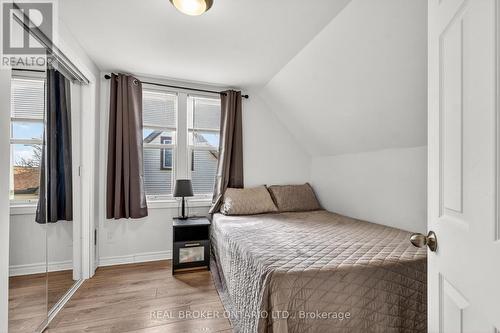 325 Crowland Avenue, Welland (Lincoln/Crowland), ON - Indoor Photo Showing Bedroom